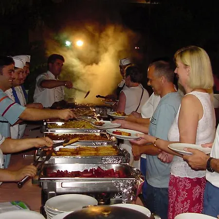 Ξενοδοχείο Karbel 2*